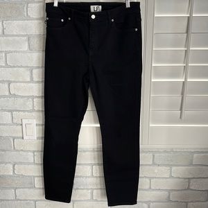 NWT  Lovers and Friends Ricky jeans size 31.